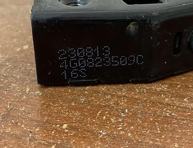 AUDI A6 C7/4G (2010-2020) Замок капота правый #G891,4G0823509C 26014527