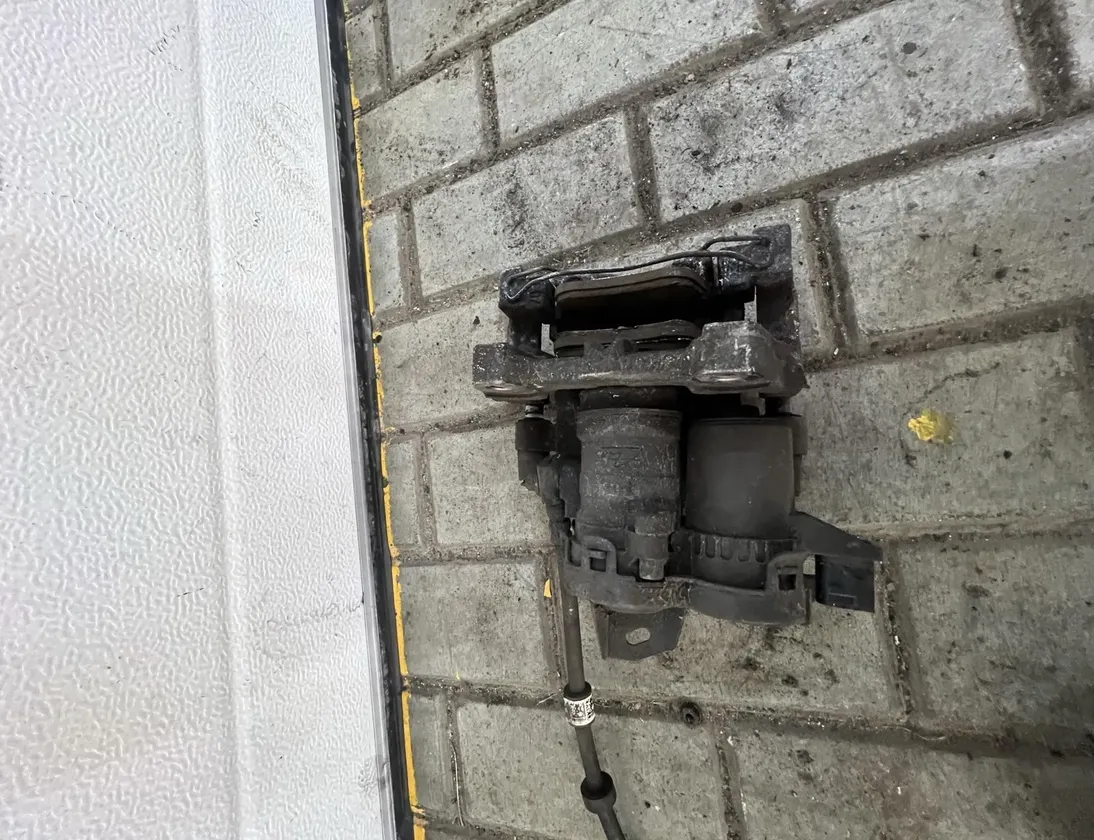 VOLVO XC90 2 generation (2014-2024) Rear Left Brake Caliper #F4144,31687554 26963928