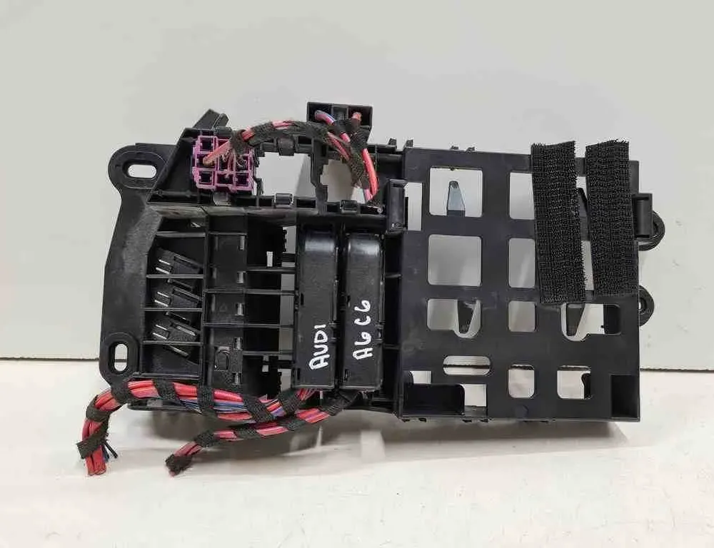 AUDI A6 C8/4K (2018-2024) Fuse box 8A0937530,4F0971845 32717242
