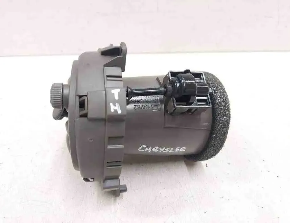 CHRYSLER PT Cruiser 1 generation (2000-2010) Вентиляционные отверстия в приборной панели 5297989,13282,5916907 32732843