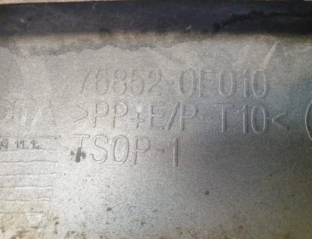 TOYOTA Corolla Verso 1 generation (2001-2009) Перед. бампера молдинги 768520F010 33604967