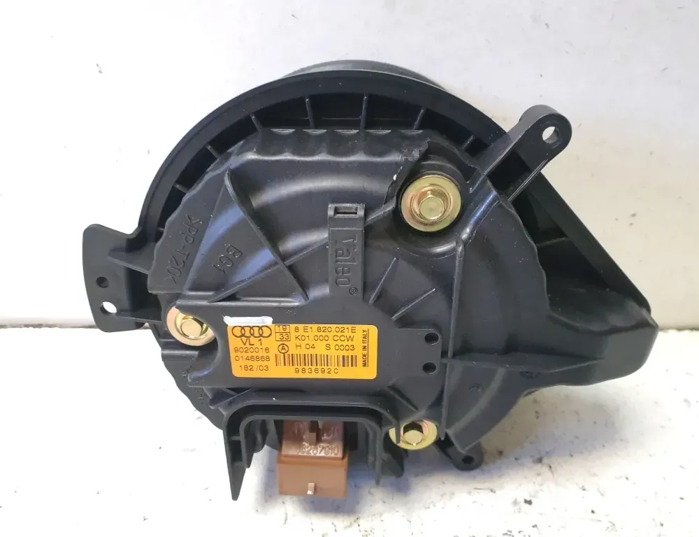 AUDI A4 B6/8E (2000-2005) Нагревательный вентиляторный моторчик салона 8E1820021E 33817916