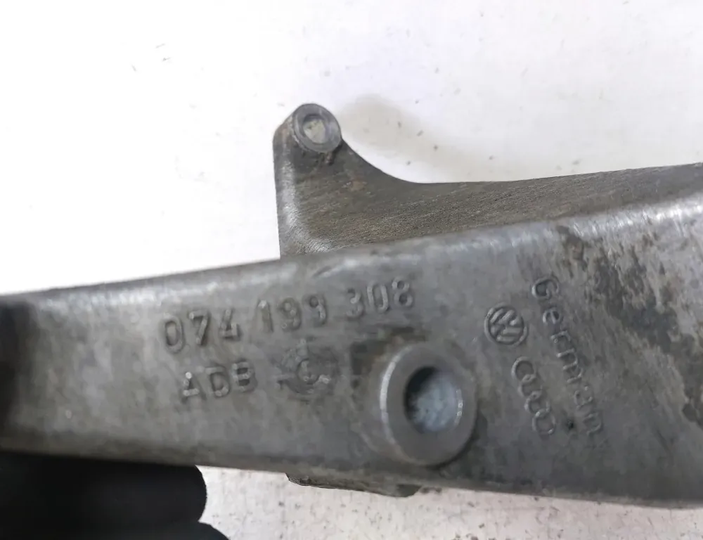 VOLKSWAGEN LT 2 generation (1996-2006) Engine Bracket Right Side 074199308 35106021