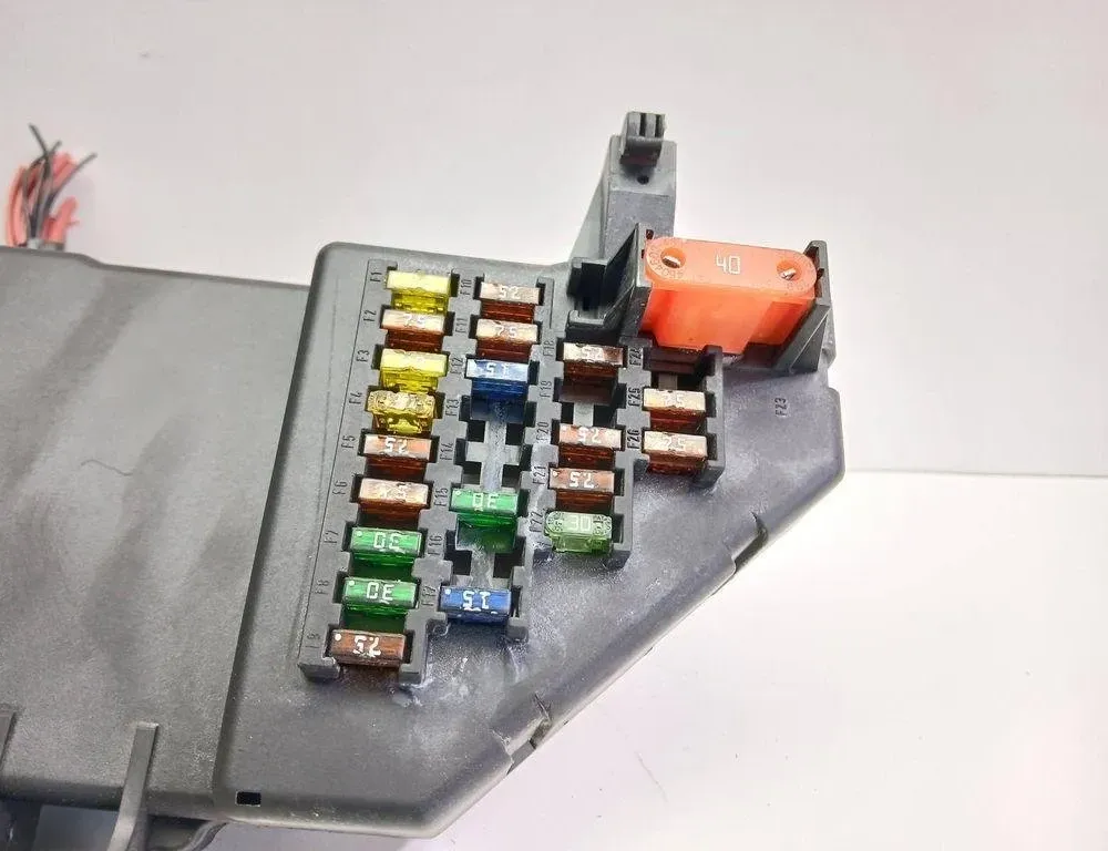 OPEL Vectra C (2002-2005) Fuse box 460023260 31306949