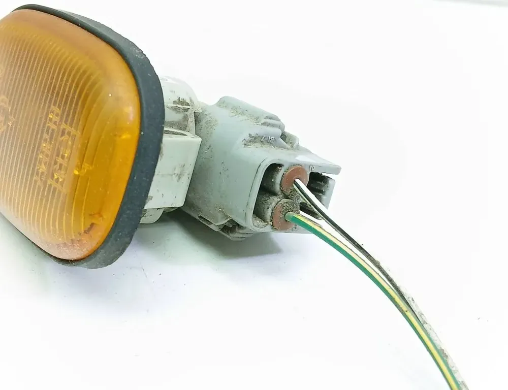 TOYOTA Avensis Verso 1 generation (2001-2003) Front Right Fender Turn Signal 013047 36189966