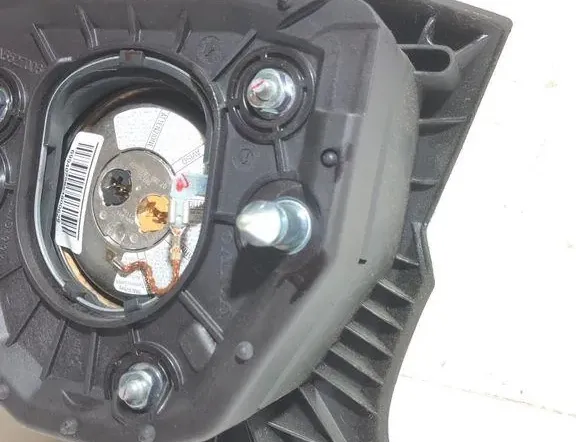 VOLVO V70 2 generation (2000-2008) Steering Wheel Airbag P30780655 33317855