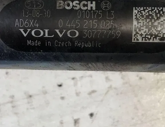 VOLVO XC60 1 generation (2008-2017) Fuel Rail 010175L3,30777759 33318814