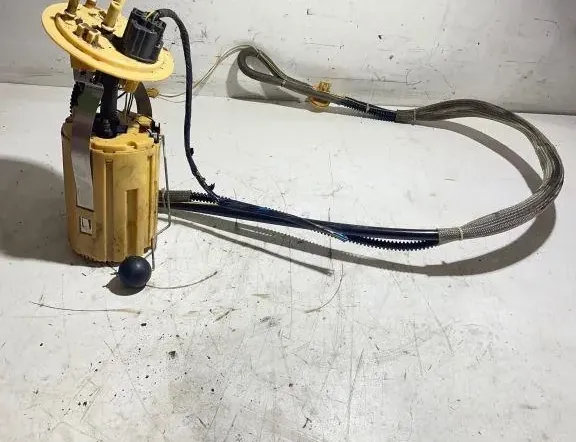 VOLVO V70 2 generation (2000-2008) Топливный насос 30792518 33323017