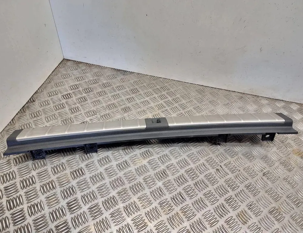 BMW X1 F48/F49 (2015-2023) Обделка замка багажника 7413689 33555662