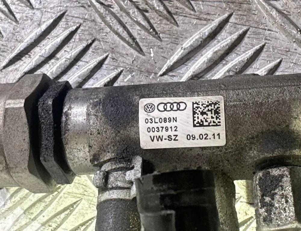 VOLKSWAGEN Passat B7 (2010-2015) Топливная рейка 03L089N 33718614