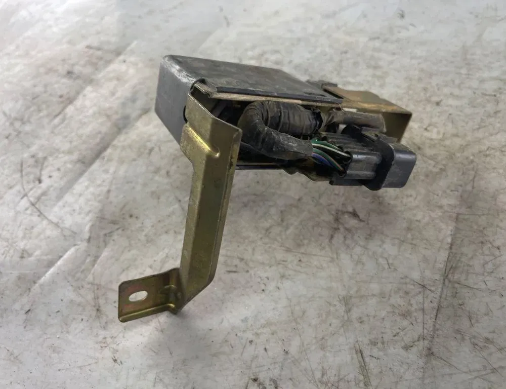 MITSUBISHI Pajero Sport 1 generation (1996-2008) Coolant fan relay 35745218