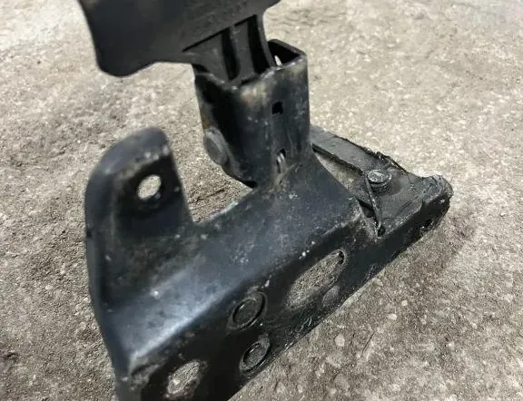 AUDI A6 C6/4F (2004-2011) Замок капота 35773109