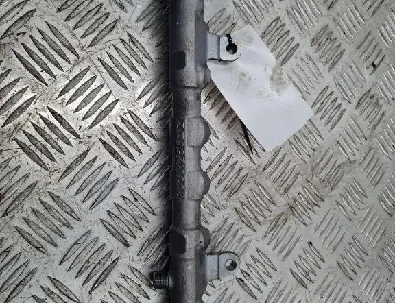 AUDI A4 B6/8E (2000-2005) Fuel Rail 03L130089Q 33294514