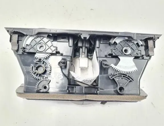 VOLKSWAGEN Golf 6 generation (2008-2015) Center console air vents 5K0815736,5K0819743D 33390606