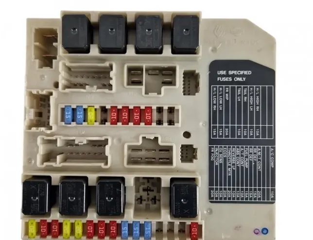 NISSAN Note 1 generation (2005-2014) Fuse box 284B7AX61A 31715307