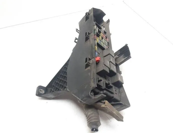 VOLVO XC90 1 generation (2002-2014) Fuse Box 9494210 20547801