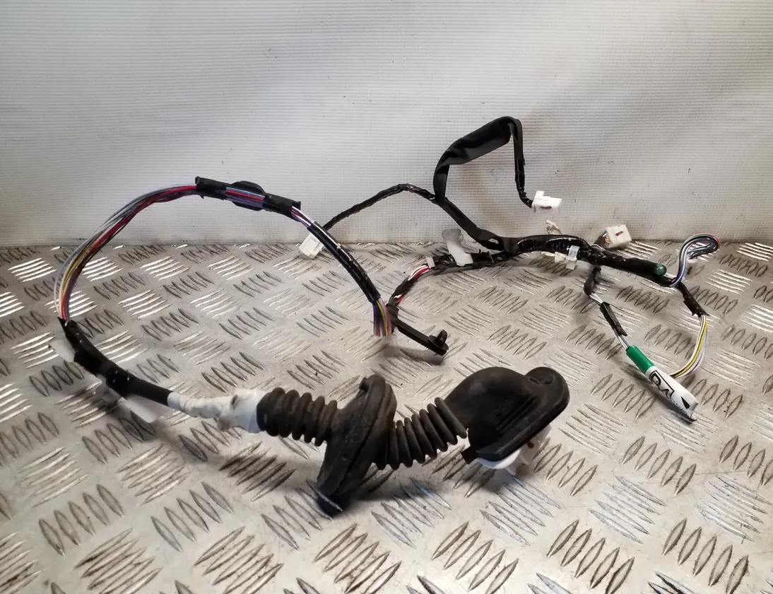 TOYOTA Auris 2 generation (2012-2015) Дверные кабели задние  правые 8215302 36140427