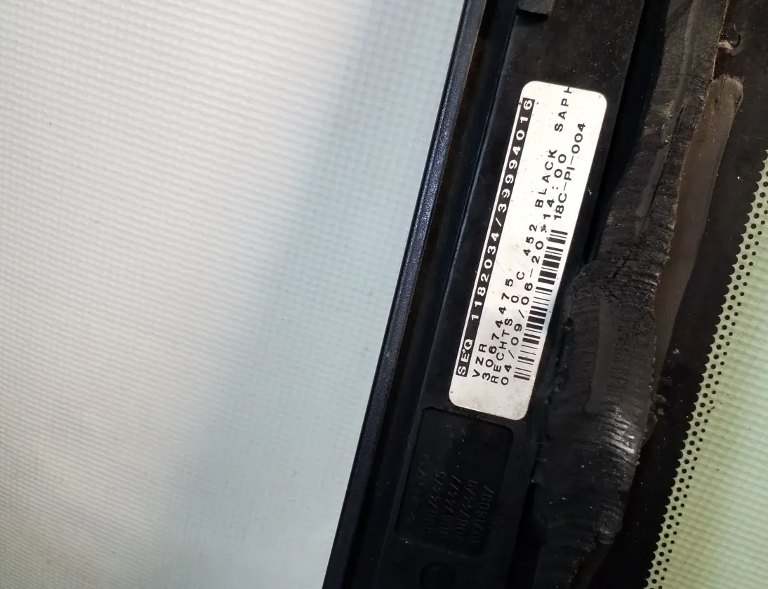 VOLVO V70 2 generation (2000-2008) Right side rear body window 33936329