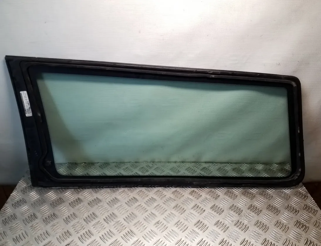 VOLVO V70 2 generation (2000-2008) Right side rear body window 33936329