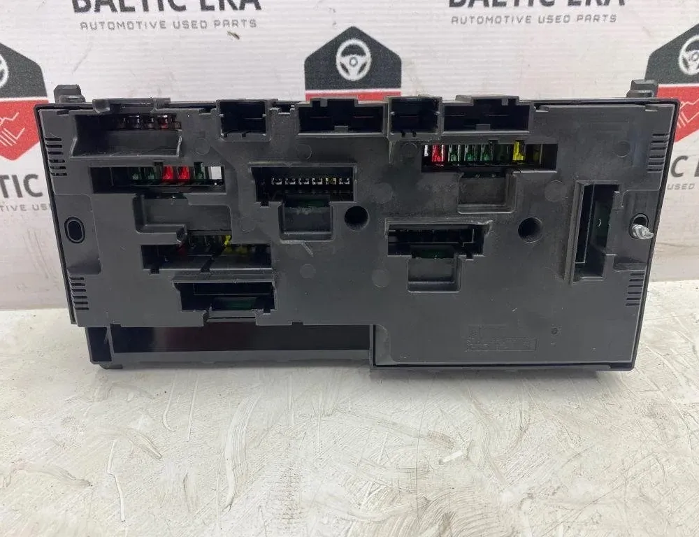 BMW 5 Series F10/F11 (2009-2017) Блок предохранителей 317033442,9252815 31525804