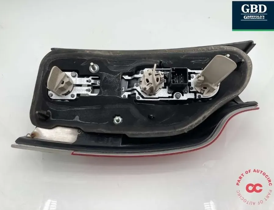 VOLVO XC70 2 generation (2000-2007) Rear Left Taillight 30655379 34527928