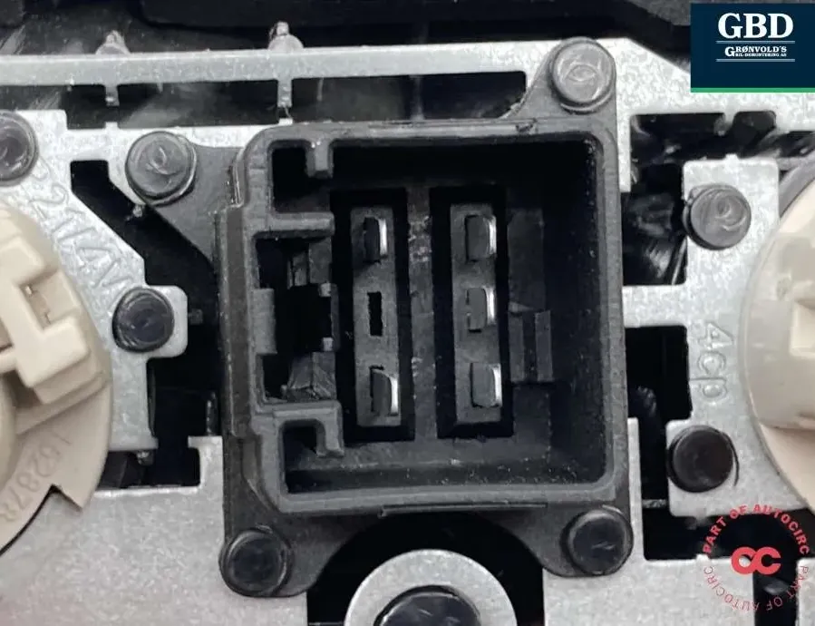 VOLVO XC70 2 generation (2000-2007) Rear Left Taillight 30655379 34527928