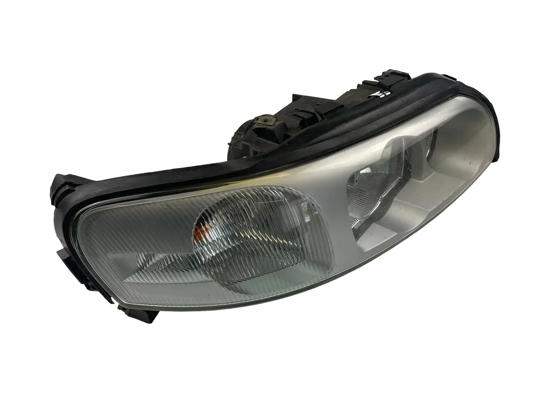 VOLVO V70 2 generation (2000-2008) Front Right Headlight 30655961 34532785