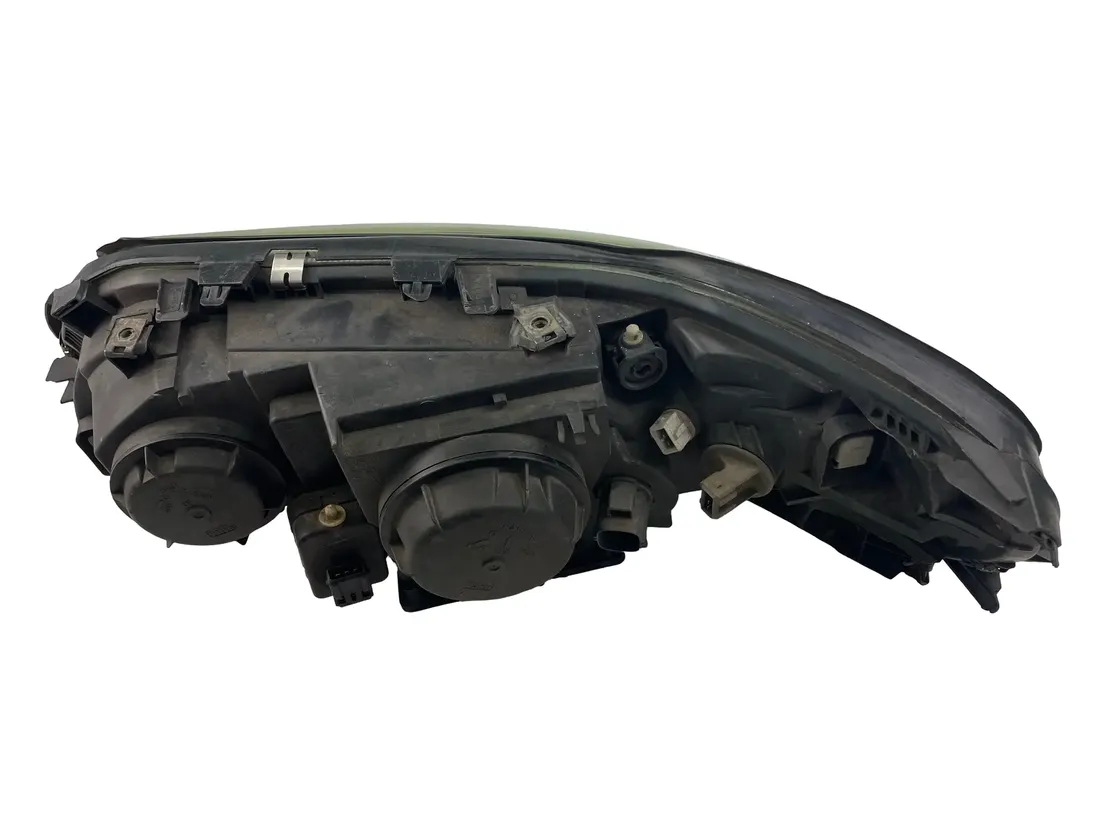 VOLVO V70 2 generation (2000-2008) Front Right Headlight 30655961 34532785