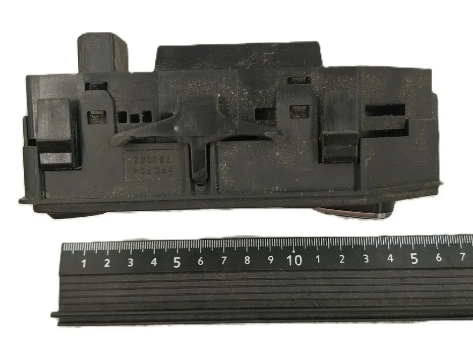 SCANIA P,G,R,T - series (2003-present) Переключатель света 75J052,75J050,10R-0513689,0860005,2558586 31318591