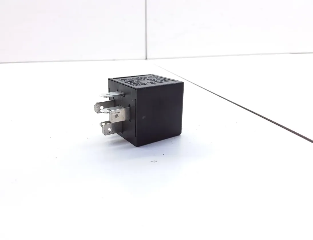 VOLKSWAGEN Caddy 2 generation (1995-2004) Relays 72wv006,191955531 11627839