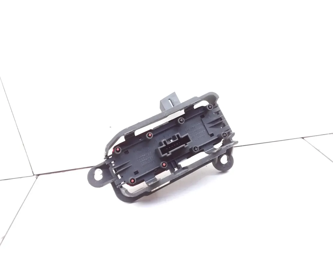 RENAULT Scenic 2 generation (2003-2010) кнопка опасности 8200095493,8200407415 17112830