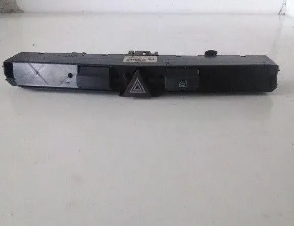 OPEL Astra H (2004-2014) кнопка опасности 13100105 20325034