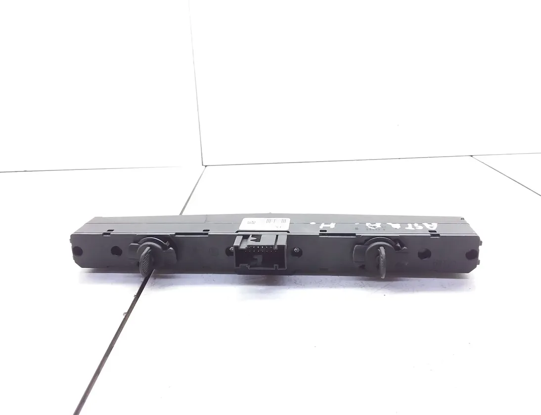 OPEL Astra H (2004-2014) кнопка опасности 03758075,13100105 20766625