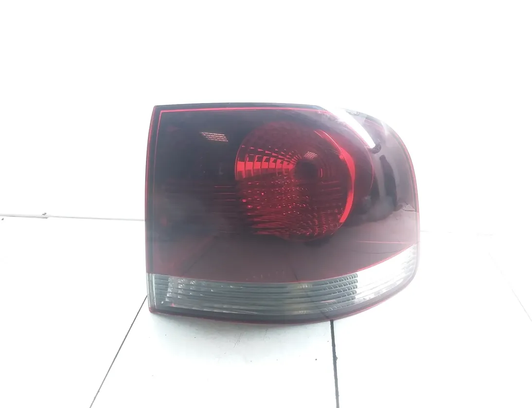 VOLKSWAGEN Touareg 1 generation (2002-2010) Фонарь задний правый 28258002,7l6945258 33357653