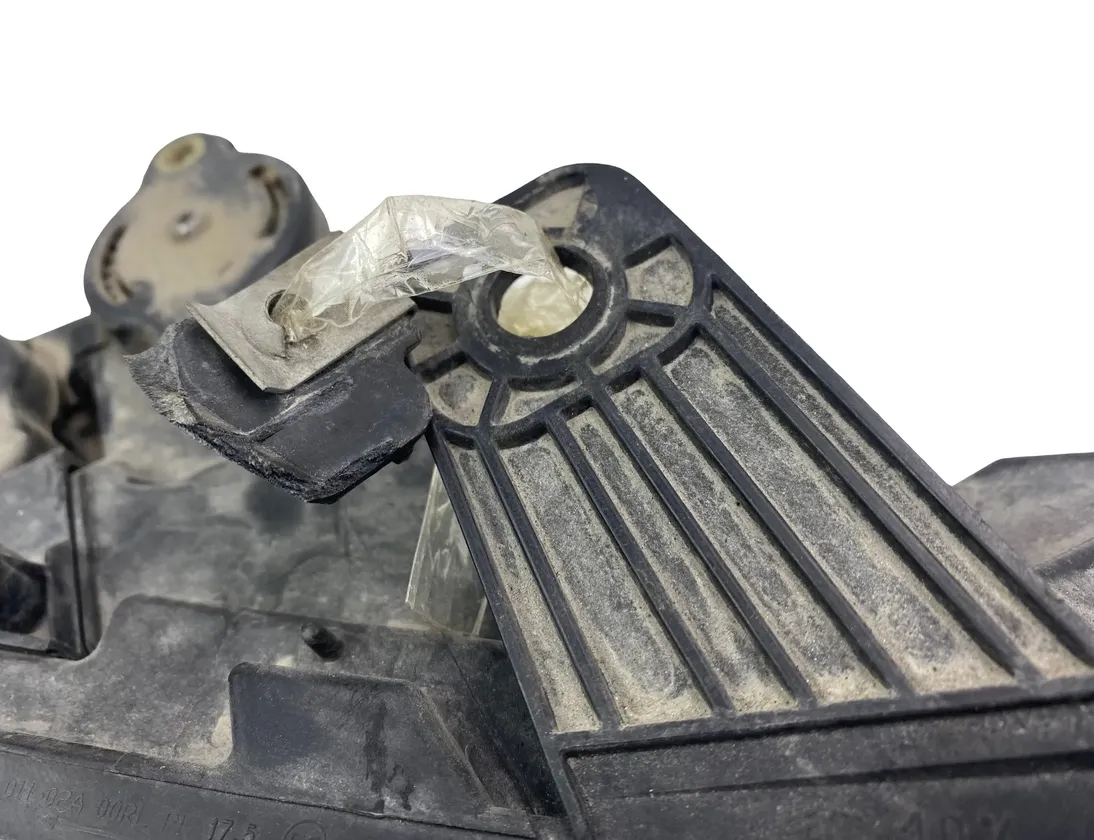 VOLKSWAGEN Amarok 1 generation (2010-2022) Front Right Headlight 2H1941016T 33728729