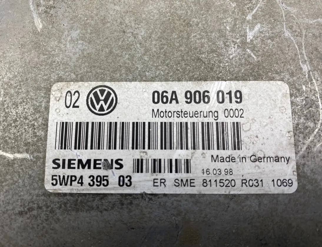 AUDI A3 8L (1996-2003) Engine Control Unit ECU 06A906019 35467677