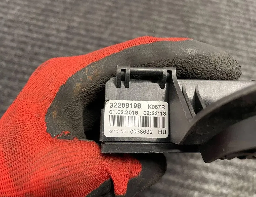 VOLVO XC60 2 generation (2017-2024) Fuse Box 31682732,K067R 32190413