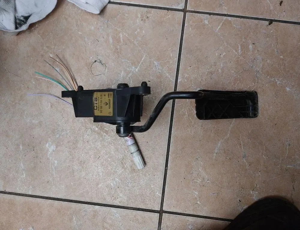 RENAULT Modus 2 generation (2007-2012) Throttle Pedal 8200139319,2299A 35337399