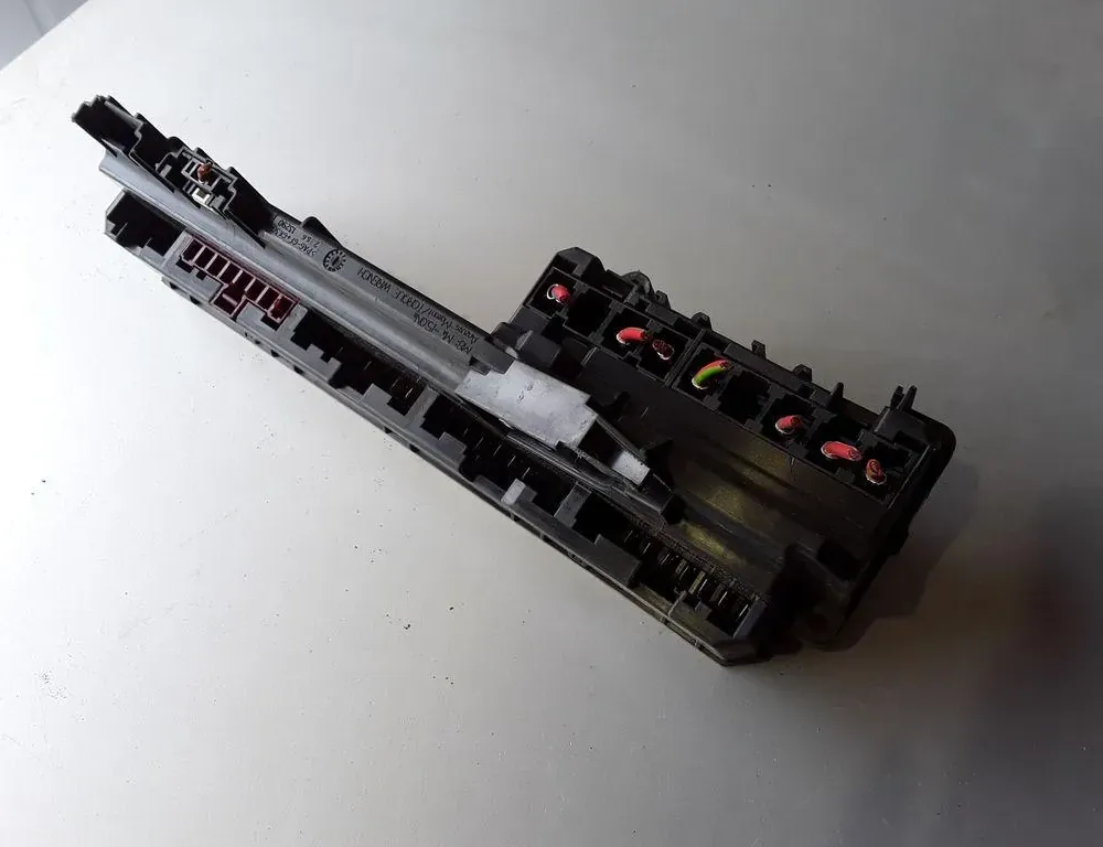 BMW 5 Series E60/E61 (2003-2010) Блок предохранителей 61146932452 33745128