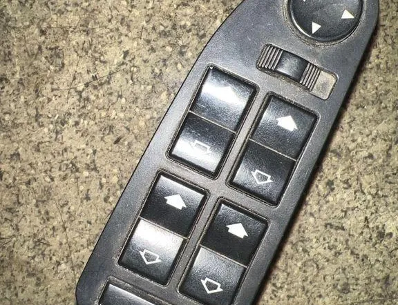BMW 5 Series E39 (1995-2004) Front Left Door Window Switch 8368966,153584,9750 33961274