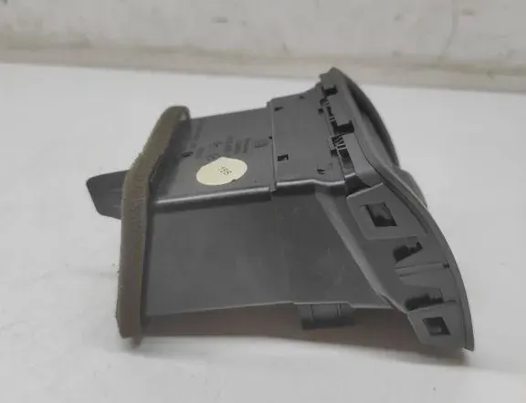 VOLKSWAGEN Golf 5 generation (2003-2009) Вентиляционные отверстия в приборной панели 1K0819710 33239598