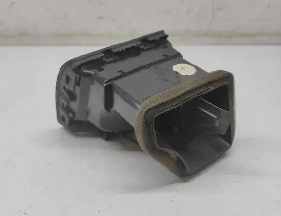 VOLKSWAGEN Golf 5 generation (2003-2009) Вентиляционные отверстия в приборной панели 1K0819710 33239598