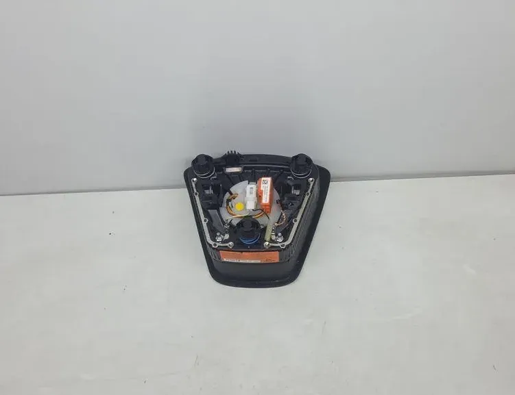 VOLVO V70 3 generation (2007-2020) Steering Wheel Airbag PA5555006 33402681