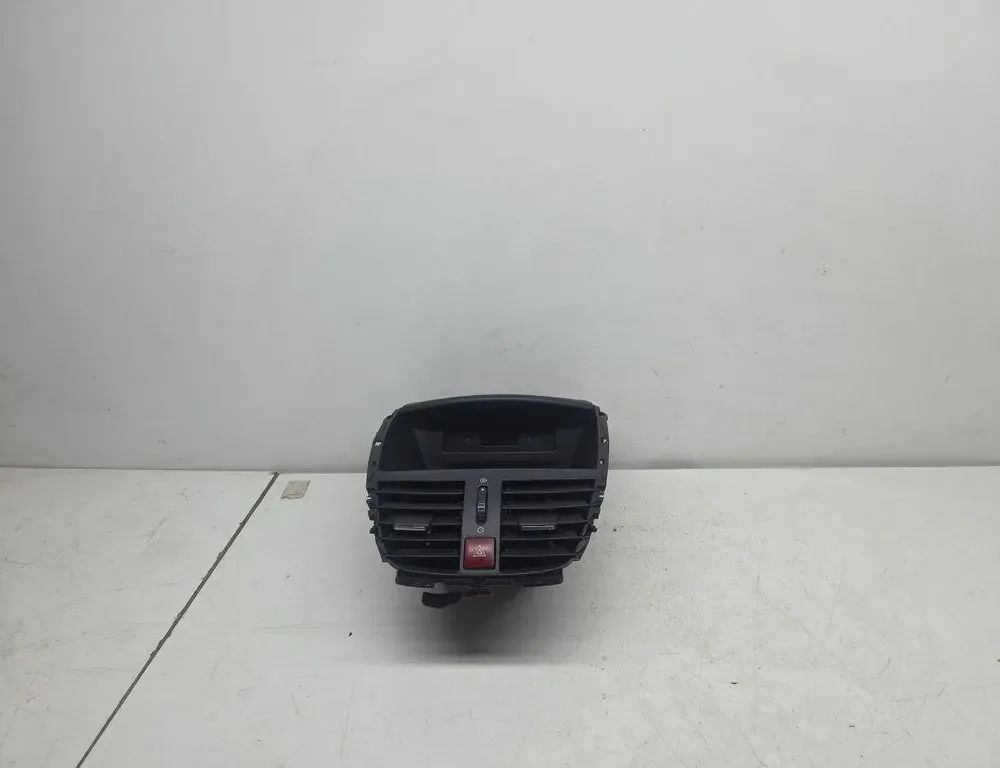 PEUGEOT 207 1 generation (2006-2009) Вентиляционные отверстия центральной консоли 9650068177,A1099814 33403300