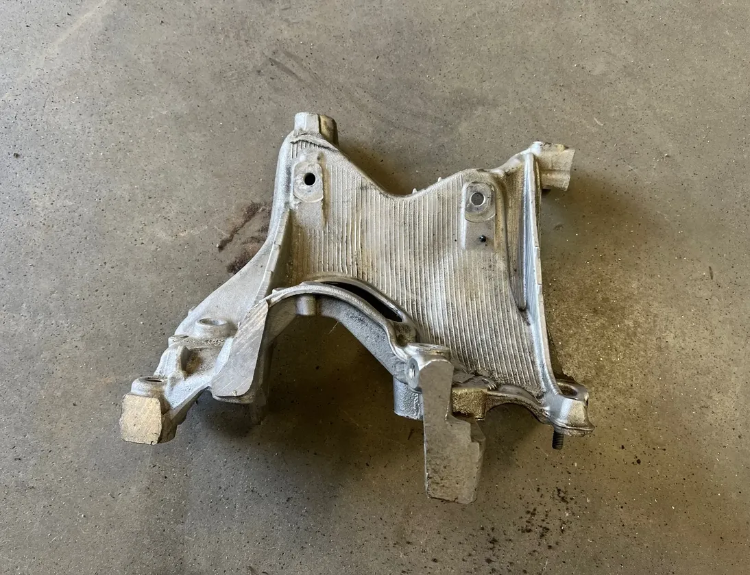 AUDI A5 F5 (2016-2024) Left Side Engine Bracket 8W0399295E 27183944