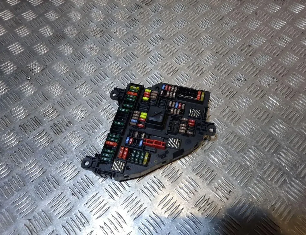 BMW 6 Series F06/F12/F13 (2010-2018) Блок предохранителей 1670499 33409649