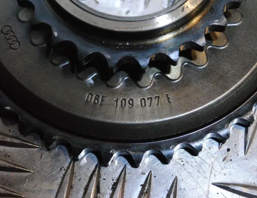 AUDI Q5 8R (2008-2017) Распределитель промежуточная шестерня 06E109077E 33410402