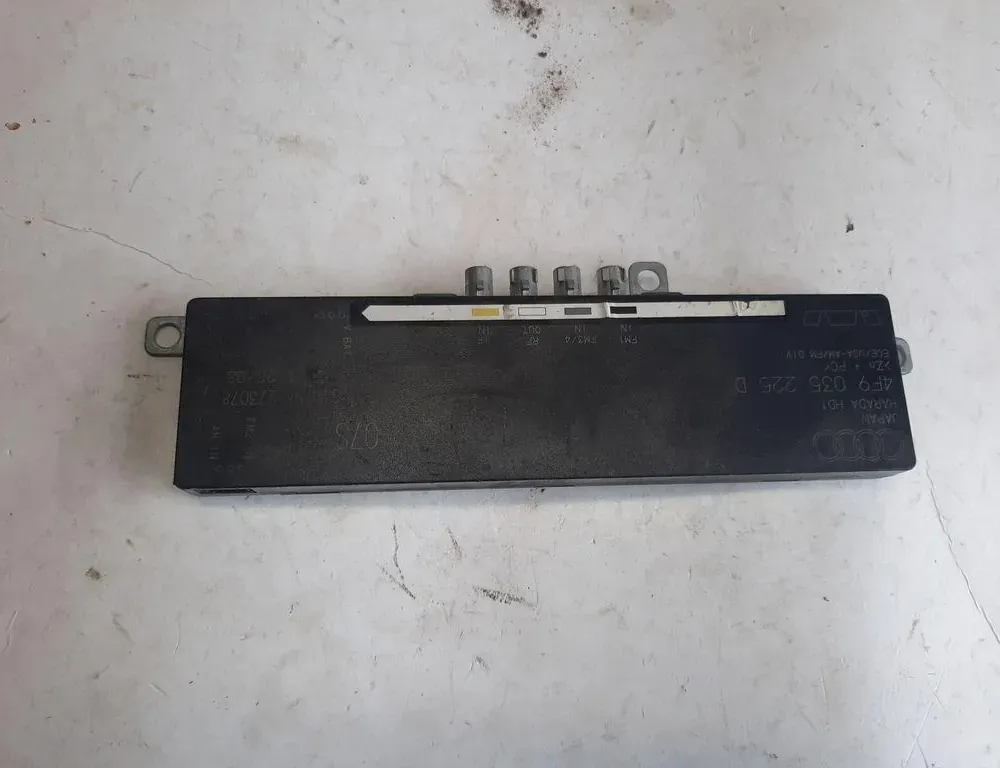 AUDI A6 C6/4F (2004-2011) Bootlid Antenna Amplifier 4F9035225 33413295