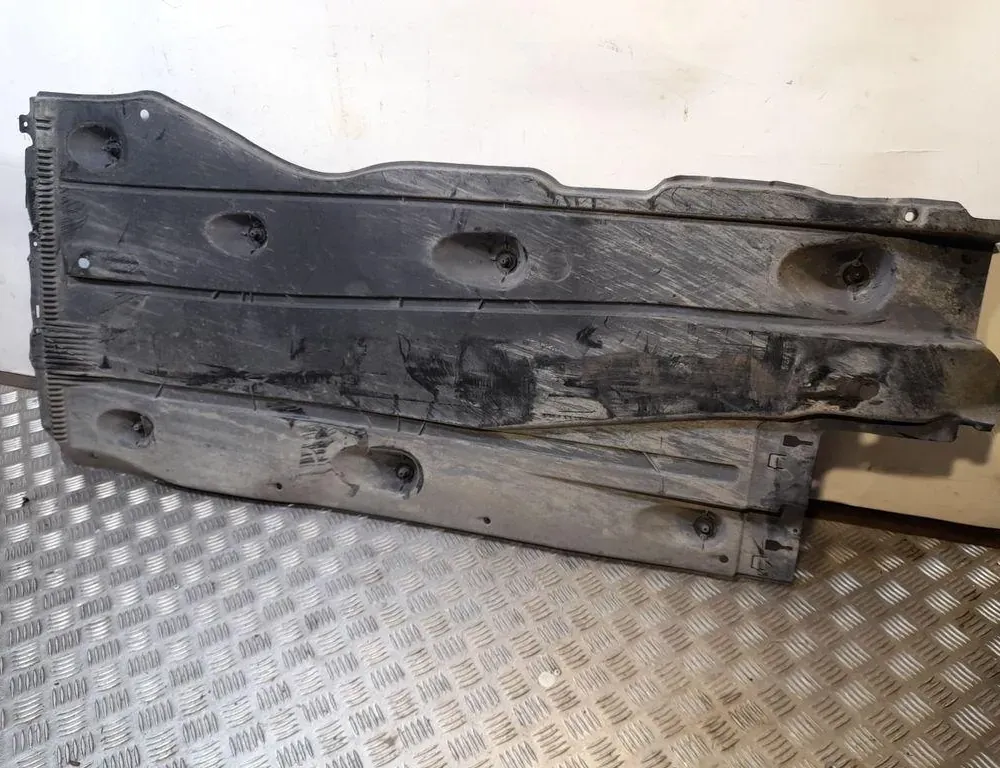 AUDI A3 8V (2012-2020) Задняя средняя нижняя защита 5Q0825201L 33413982