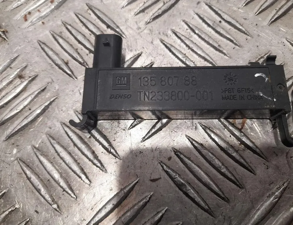 CHEVROLET Camaro 6 generation (2015-2024) Bootlid Antenna Amplifier 13580788 33420519